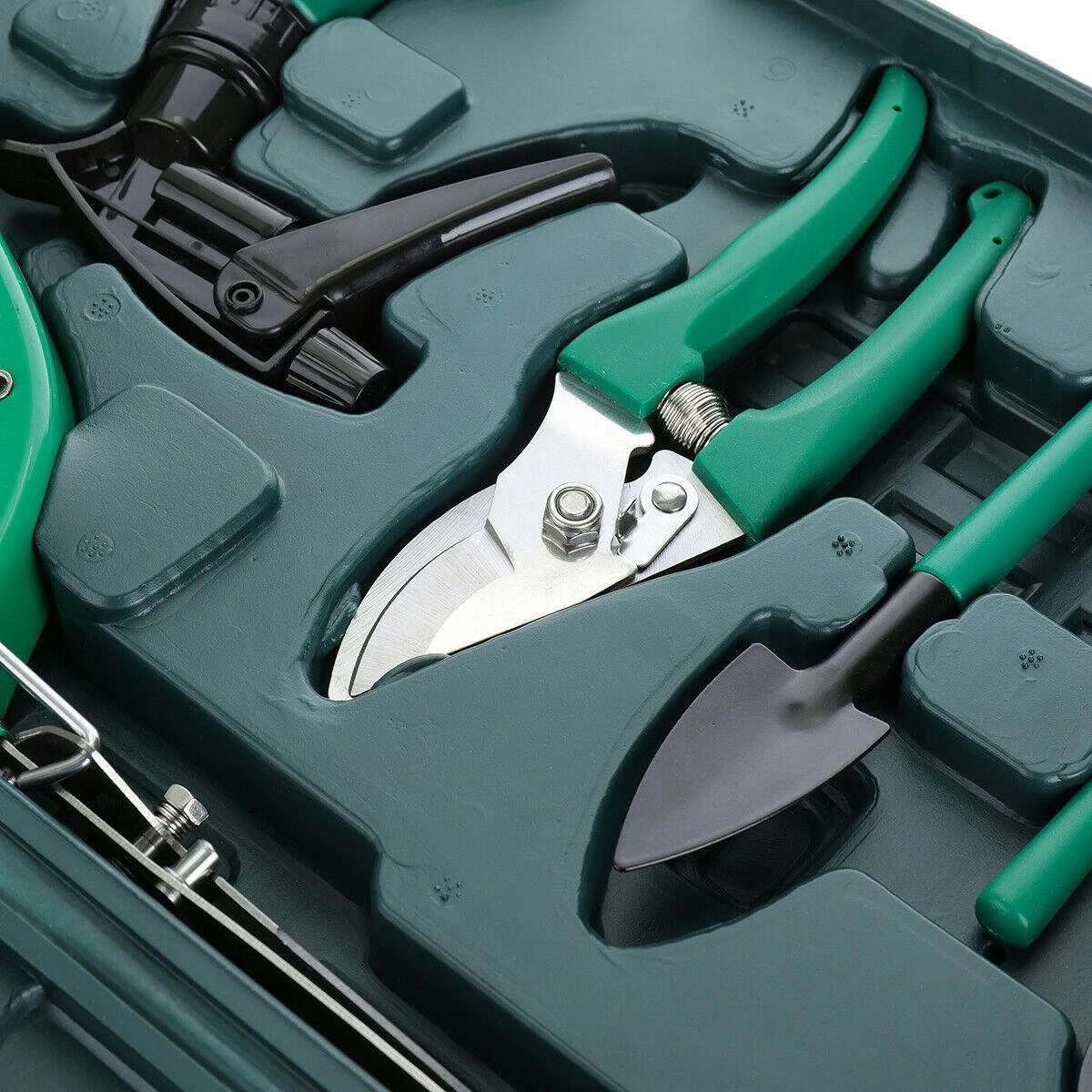 Merkloos 10-Delige Tuingereedschap Set Inclusief Opbergkoffer - Tuinierset - Tuinsetje - Gereedschap Voor Tuin - Tuinschaar - Tuinschepje - Bloemenschaar - Voegenkrabber - Plantenspuit - Grasschaar - Bloemenschep - Tuinhark - Afbeelding 4