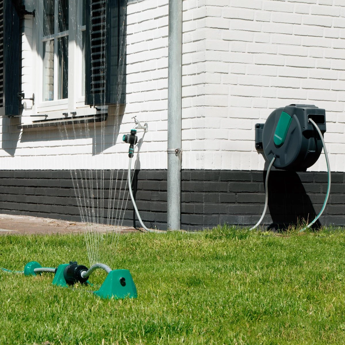 VONROC Automatische Slanghaspel – Incl. 25m Tuinslang, Aansluitslang, Spuitstuk, Koppelingen & Kraanaansluiting - Afbeelding 5