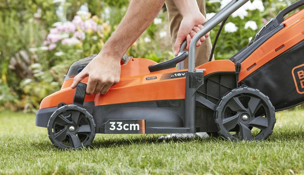 Black & Decker BLACK+DECKER BCMW3318L2-QW Grasmaaier - 18V - 33cm - Incl. 2 Accu's En Lader - Afbeelding 2