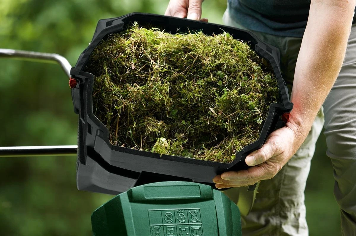 Bosch UniversalVerticut 1100 Verticuteermachine - Op Snoer - 1100 W - 32 Cm Maaibreedte - Met 50 Liter Opvangbak - Afbeelding 5