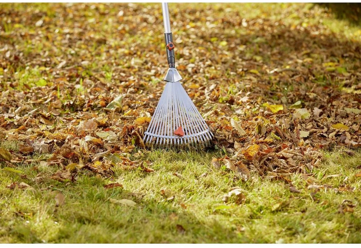 GARDENA Combisysteem Bladhark Hark - Werkbreedte Verstelbaar 30/50 Cm - Aanbevolen Steellengte 130 Cm - Afbeelding 6