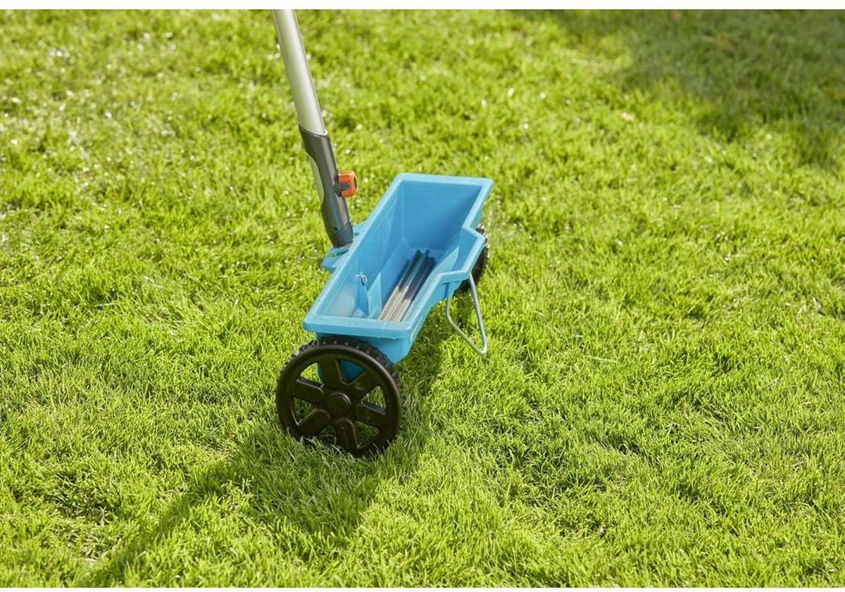 GARDENA Combisysteem Strooiwagen - 40 Cm Strooibreedte - Inhoud 3 Liter - Geschikt Voor 100m² - Afbeelding 2